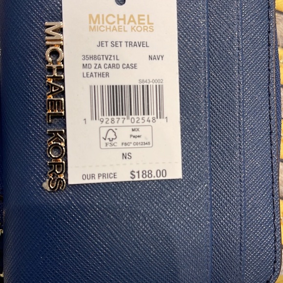 Michael Kors Jet Set Travel Medium Zip Around Card Case 
Color: Navy 
NWT - Picture 9 of 16